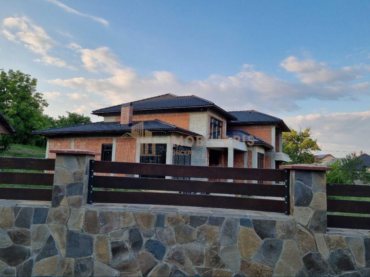 Casa la rosu cu 1980 mp teren, Gardani - foto 4