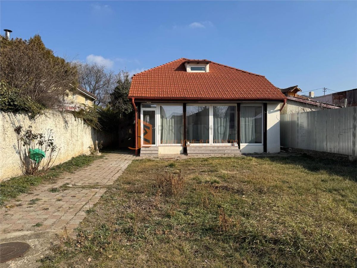 Casa sau Spatiu comercial  in zona magazinelor satesti - 