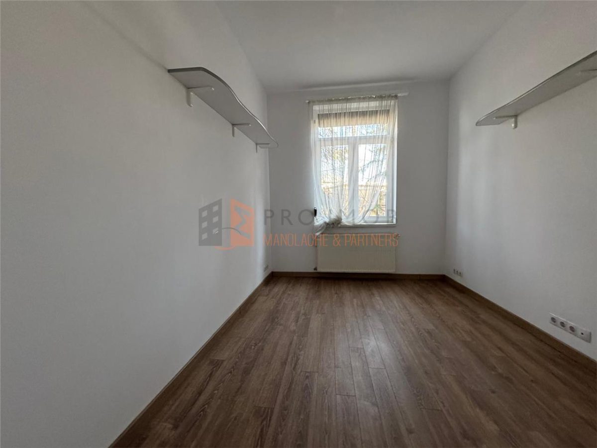 Casa sau Spatiu comercial  in zona magazinelor satesti - foto 12