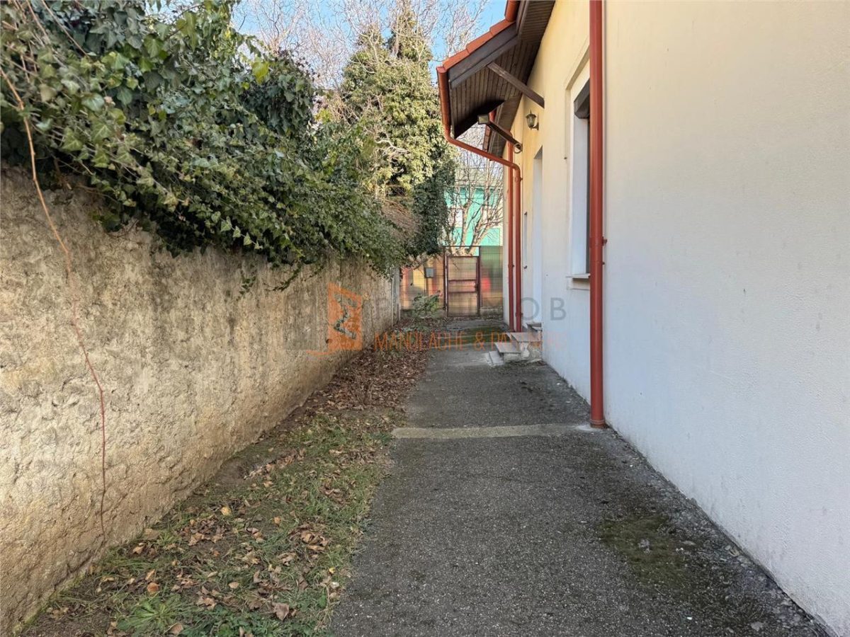 Casa sau Spatiu comercial  in zona magazinelor satesti - foto 3