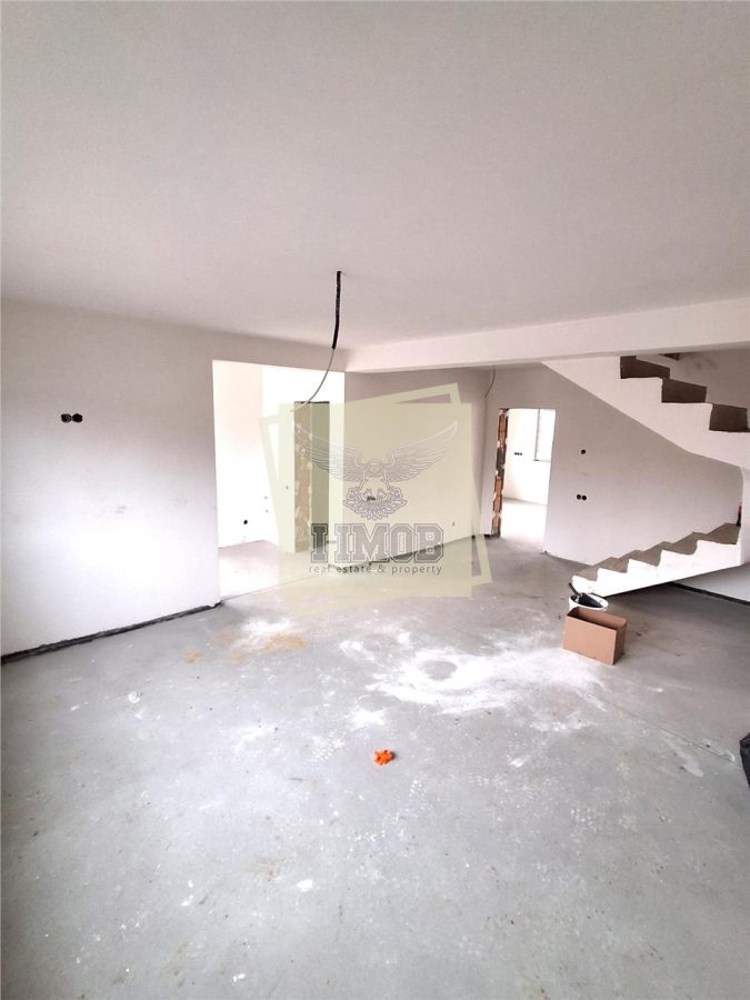 Casa cu 4 camere 2 bai si 300 mp teren in zona Calea Cisnadiei - foto 4