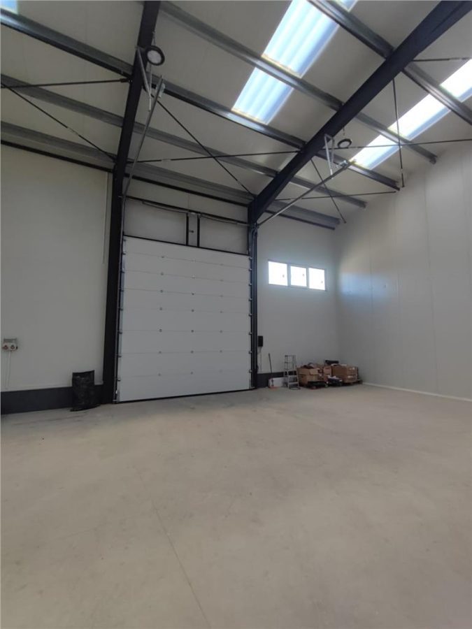 Hala 580 mp,rampa,birouri, teren 1000 mp,fotovoltaice - 