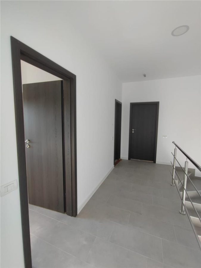 Hala 580 mp,rampa,birouri, teren 1000 mp,fotovoltaice - foto 3